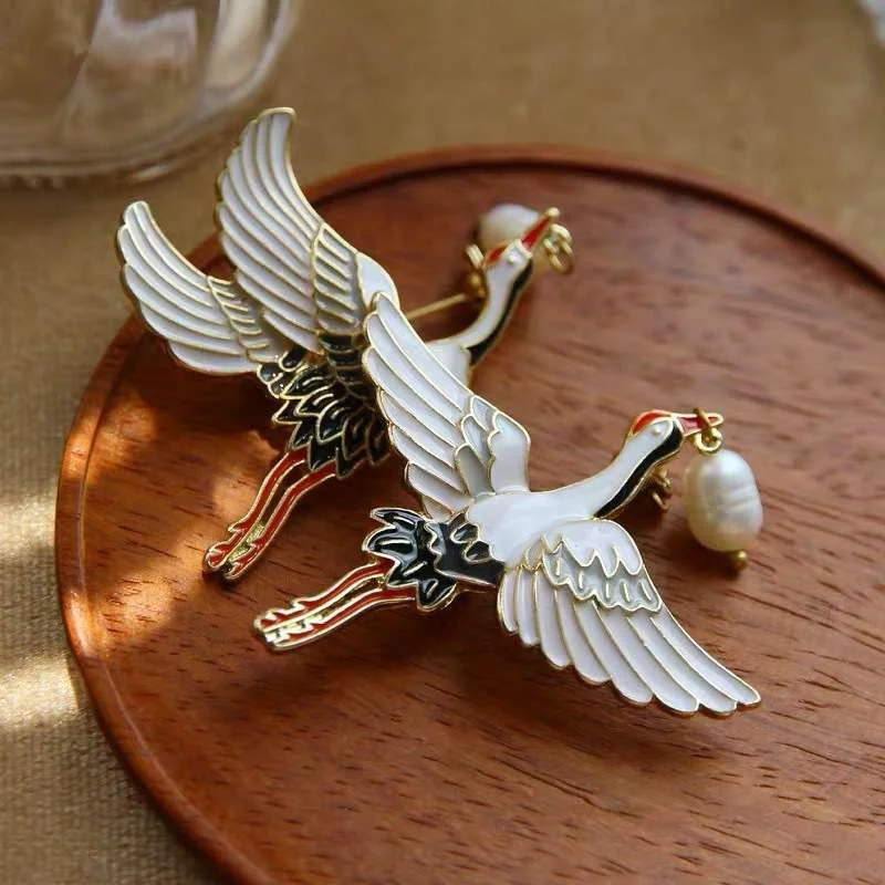 Fashion White Cranes Brooches Enamel Pin Vintage Pin Badge Women Luxury Jewelry Scarf Buckle Corsages Clothes Decoration Fashion White Cranes Brooches Enamel Pin Vintage Pin Badge Women Luxury Jewelry Scarf Buckle Corsages Clothes Decoration