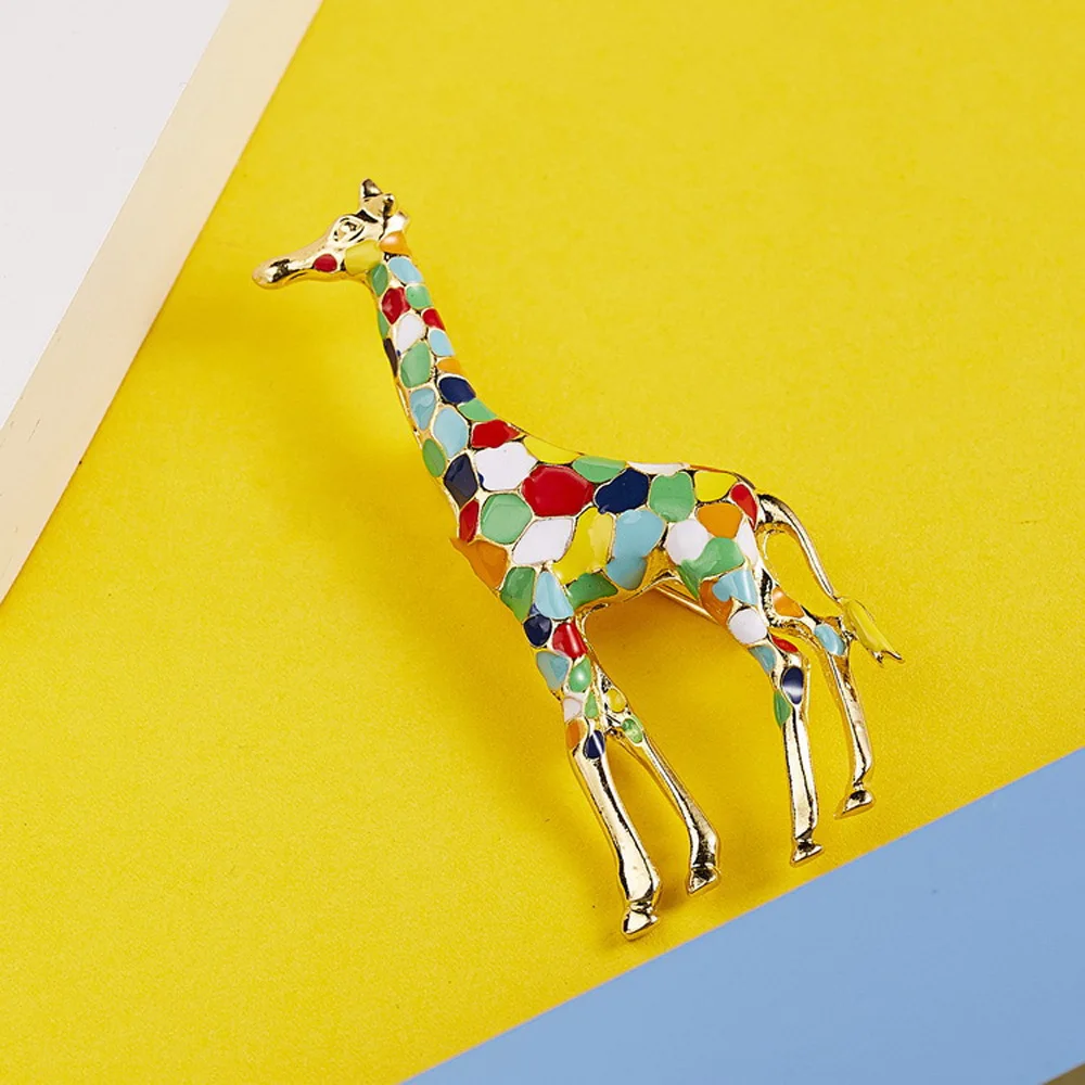 Colorful Giraffe Fashion Brooch Lovely Cartoon Brooch Collar Pin Alloy Scarf Buckle for Women Fashion Jewelry Clothing Decor New