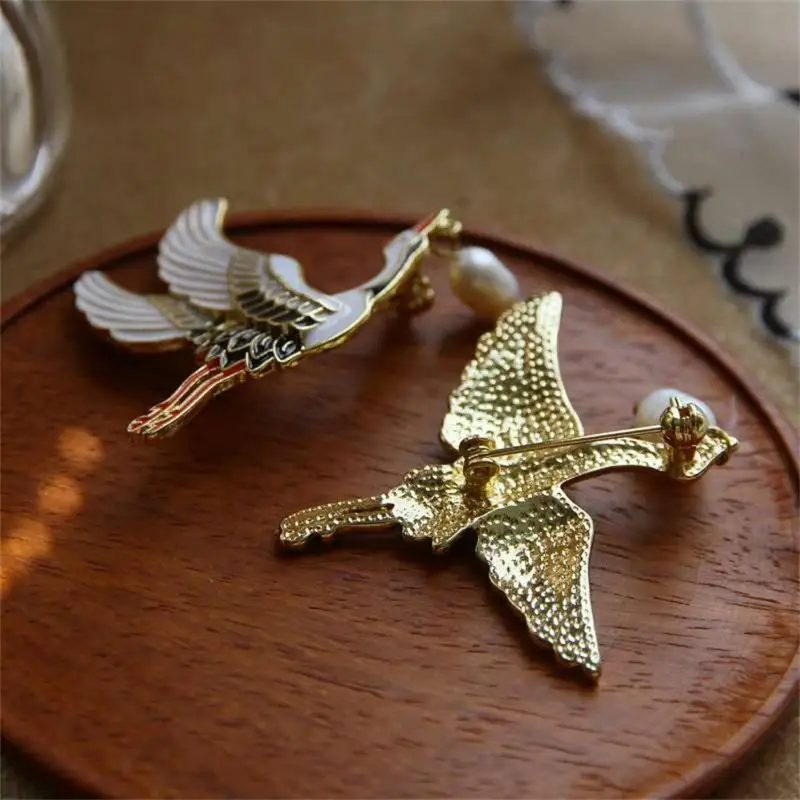 Fashion White Cranes Brooches Enamel Pin Vintage Pin Badge Women Luxury Jewelry Scarf Buckle Corsages Clothes Decoration Fashion White Cranes Brooches Enamel Pin Vintage Pin Badge Women Luxury Jewelry Scarf Buckle Corsages Clothes Decoration