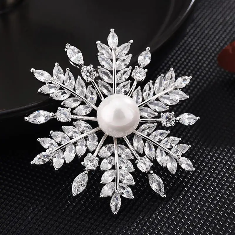 Fashion Brooch Women Breast Pink Snowflake Zircon Badge Snowflake Decor for Clothes Sweat Shawl Scarf Fashion Brooch Women Breast Pink Snowflake Zircon Badge Snowflake Decor for Clothes Sweat Shawl Scarf