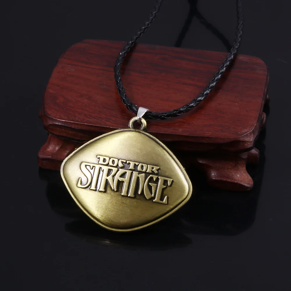 Vintage Eye of Agamotto Pendant Necklace Movie Dr. Strange Cosplay Necklace for Women Men Jewelry